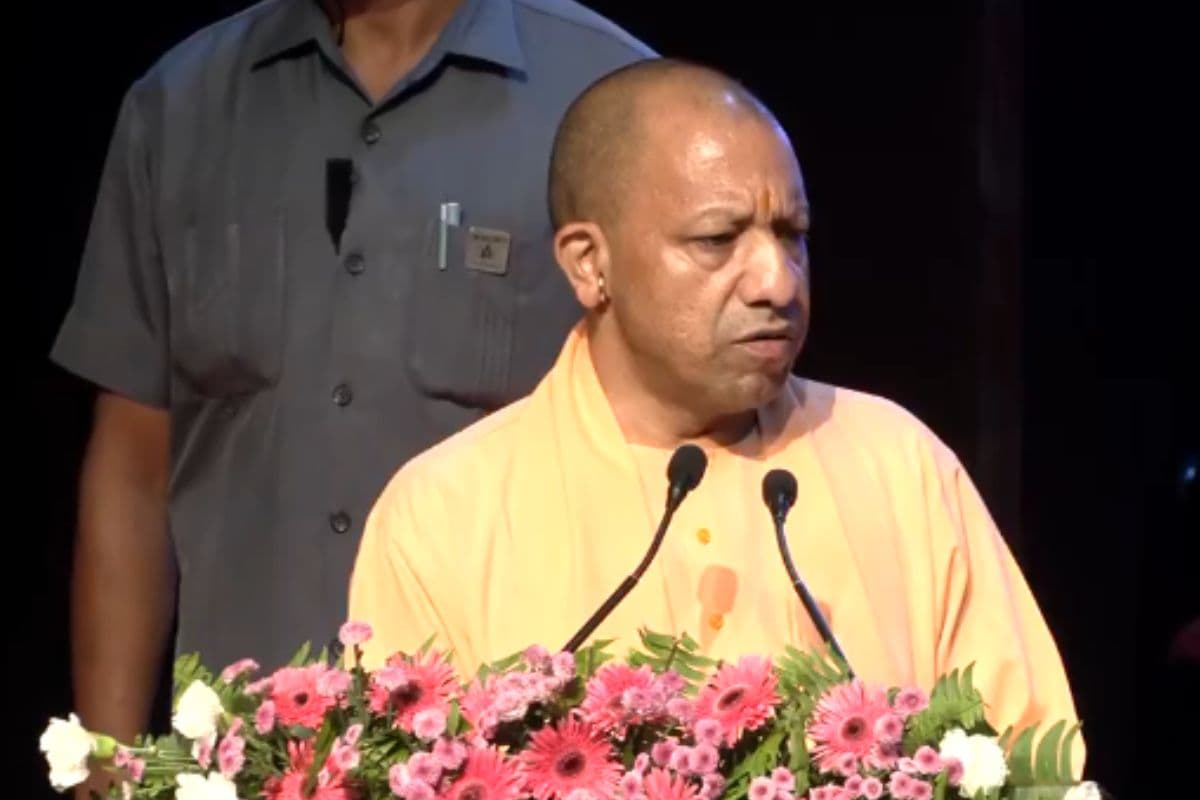 कांवड़ियों को आतंकी कहने वालों पर भड़के सीएम योगी, जानें किसे कहा था- 'लातों के भूत बातों से नहीं मानेंगे'