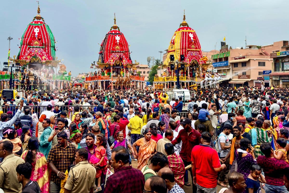 Puri Rath Yatra Stampede: सीएम माझी की बड़ी कार्रवाई, DCP और कमांडेंट निलंबित, DC और SP का ट्रांसफर