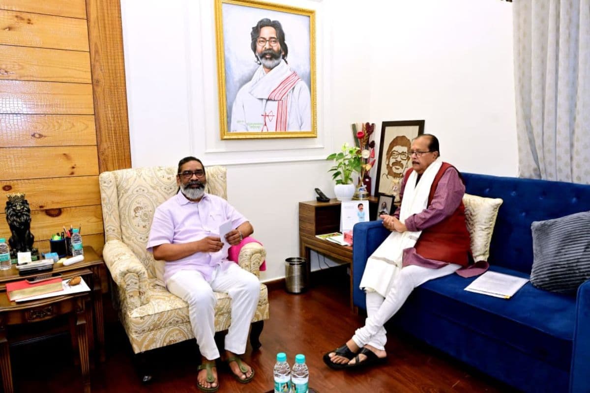 पलामू में 4th ग्रेड की बहाली पर रोक, झारखंड के सीएम हेमंत सोरेन ने दिया आदेश, वित्त मंत्री राधाकृष्ण किशोर ने किया था आग्रह