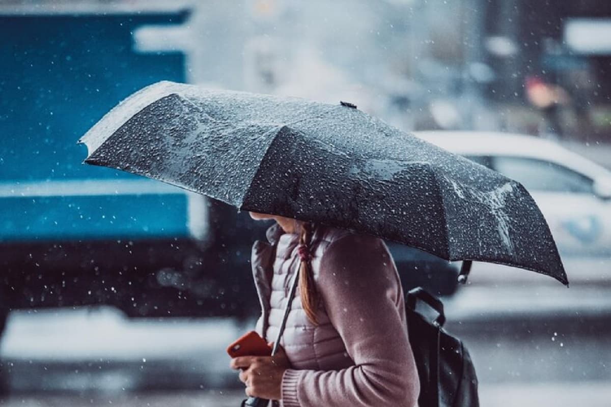 मानसून में बाहर निकलने से पहले इन बातों का जरूर रखें ध्यान, नहीं तो होगा बहुत बड़ा नुकसान 