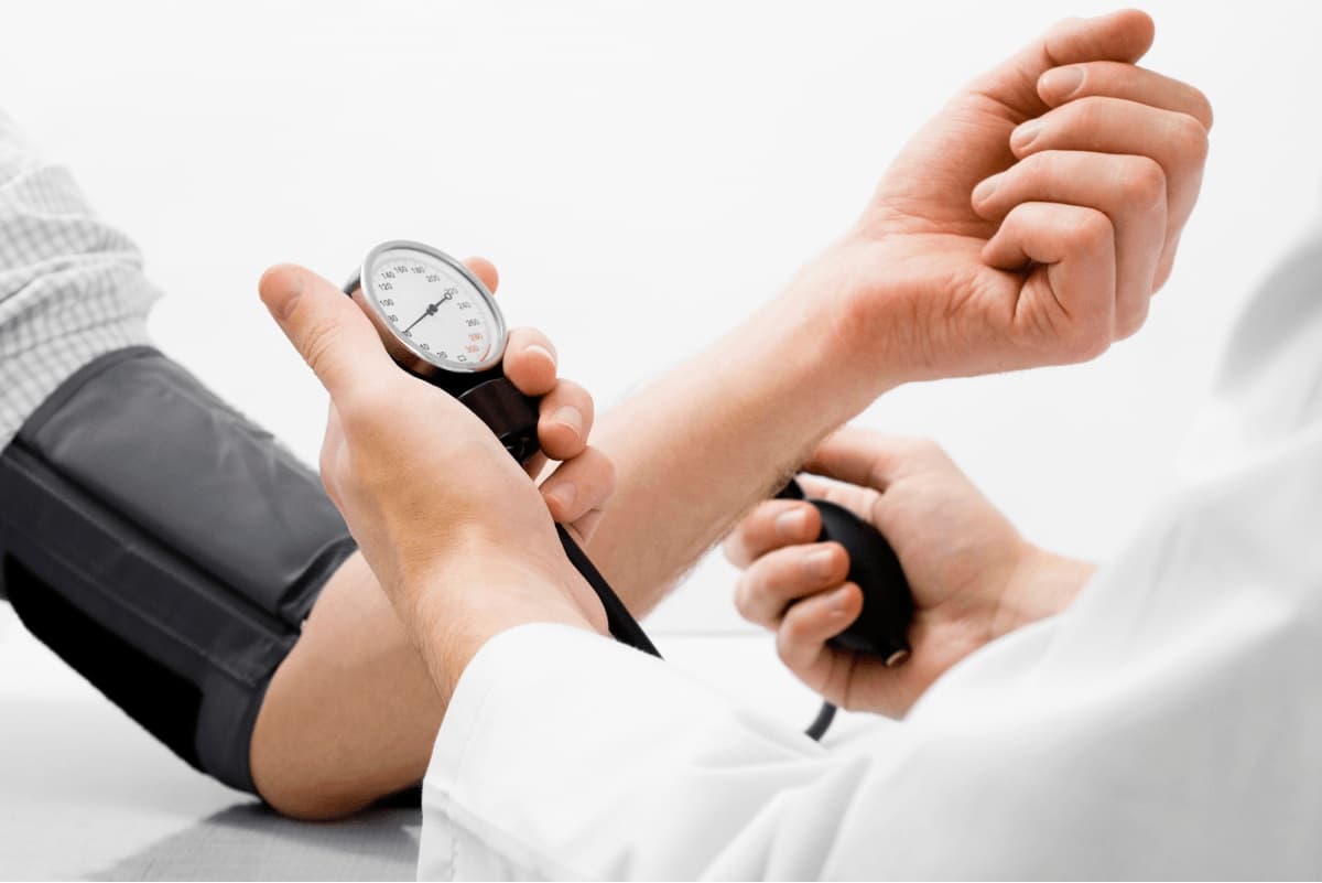Health Tips: Hypertension: यदि हमेशा सिरदर्द बना रहता है, तो चेक करें अपना बीपी