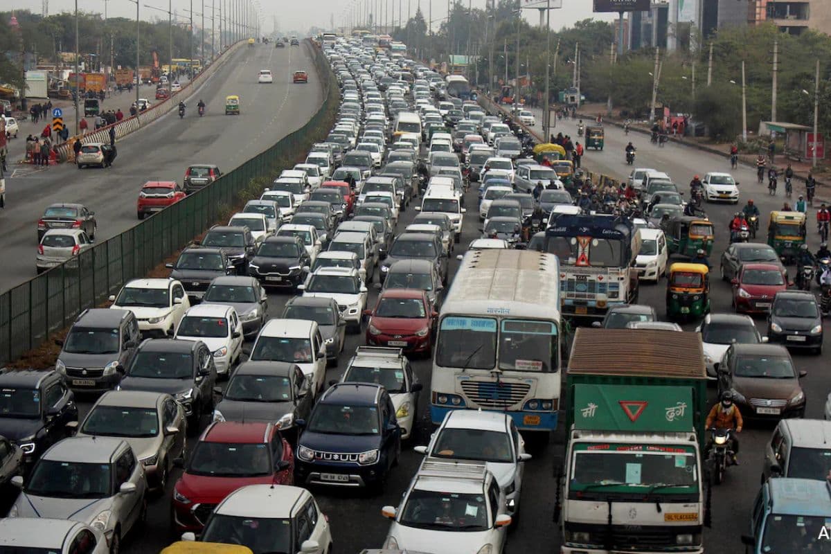 Traffic Advisory: दिल्ली में कांवड़ यात्रा की वजह से 21 से 23 जुलाई तक बंद रहेंगे ये मार्ग, एडवाइजरी जारी