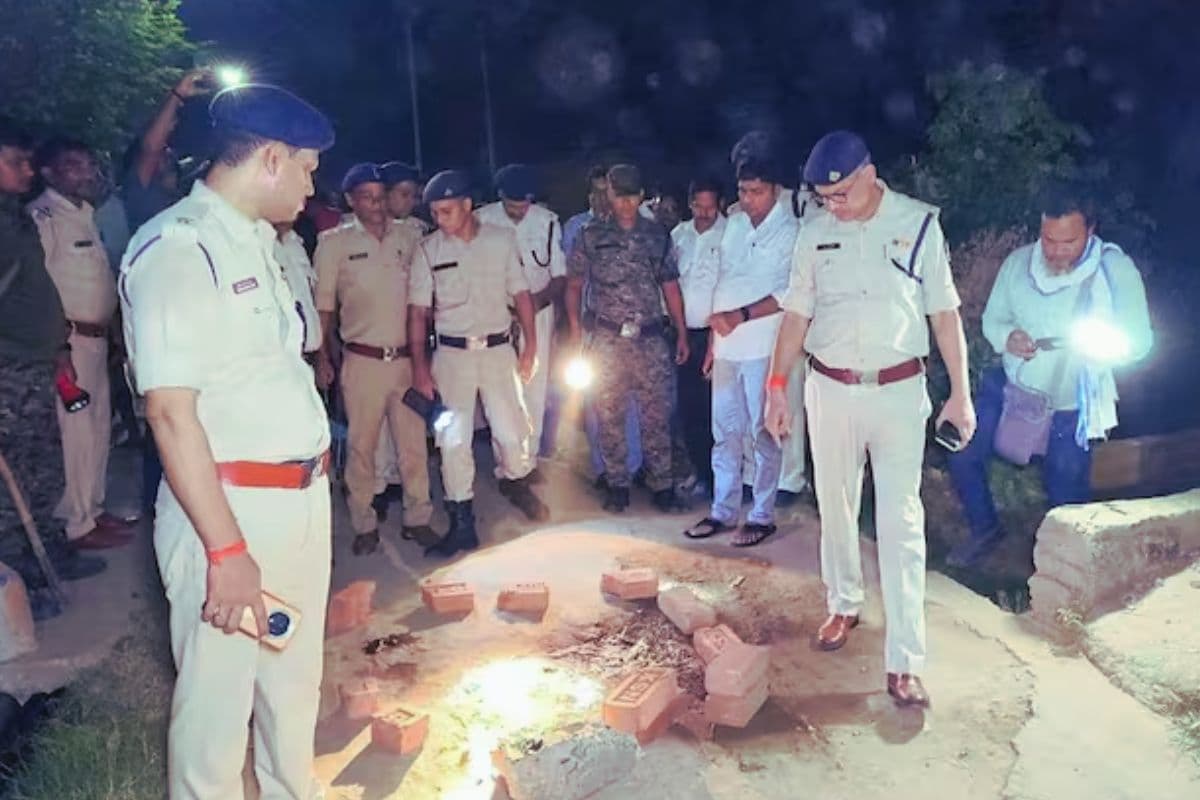 बिहार में पुलिस पर जानलेवा हमला, जवाबी फायरिंग में युवक की मौत, गोली लगने से दूसरा भी जख्मी