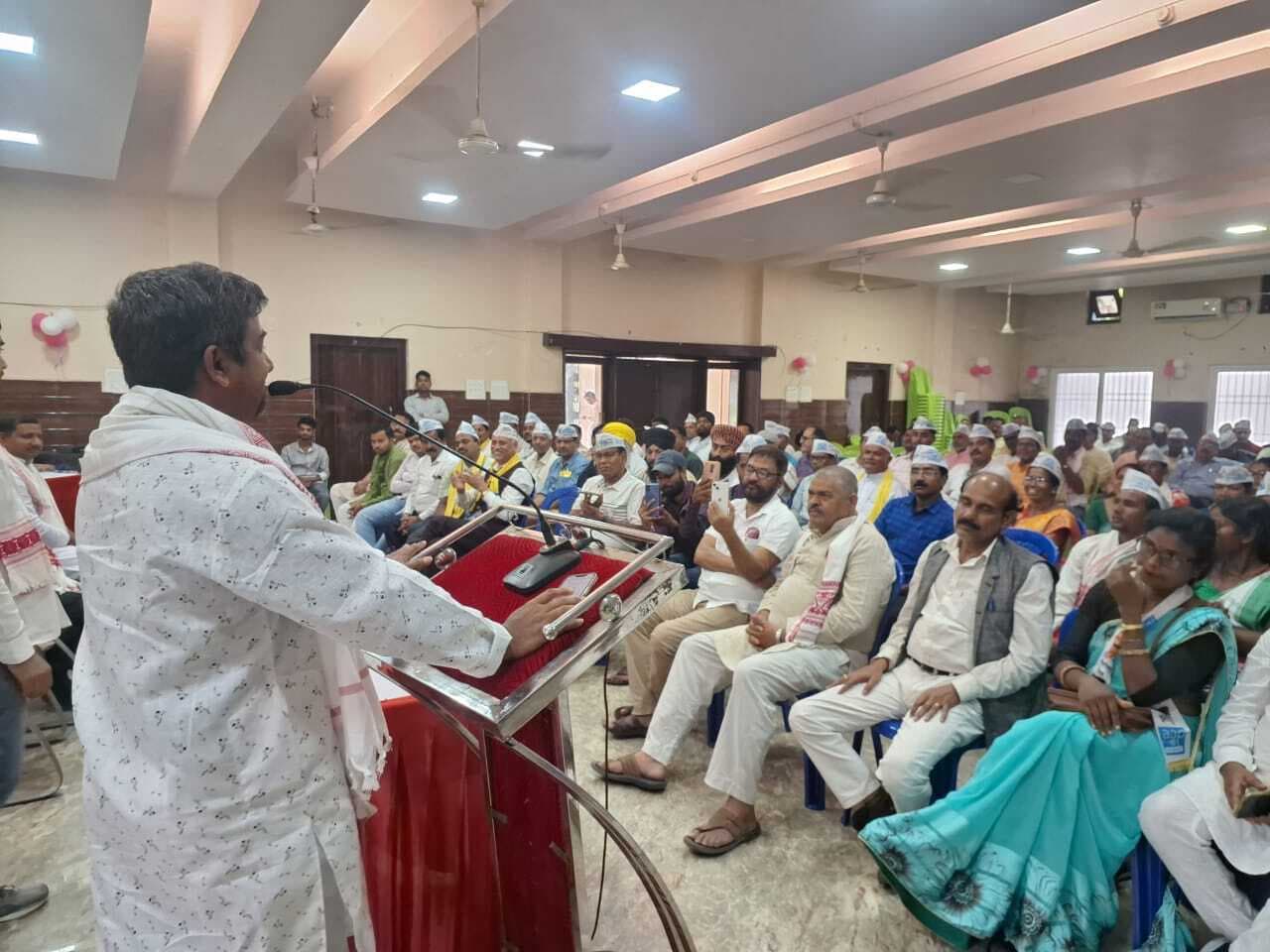 Political news : झारखंड की जनता बदलाव चाहती है : शिवचरण गोयल