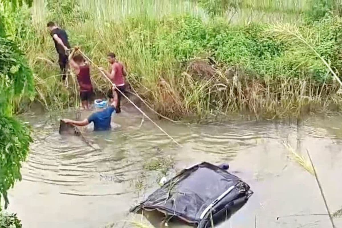 नालंदा में बैरिकेडिंग तोड़ते हुए पानी भरे गड्ढ़े में गिरी कार, सुबह तैरता मिला शव