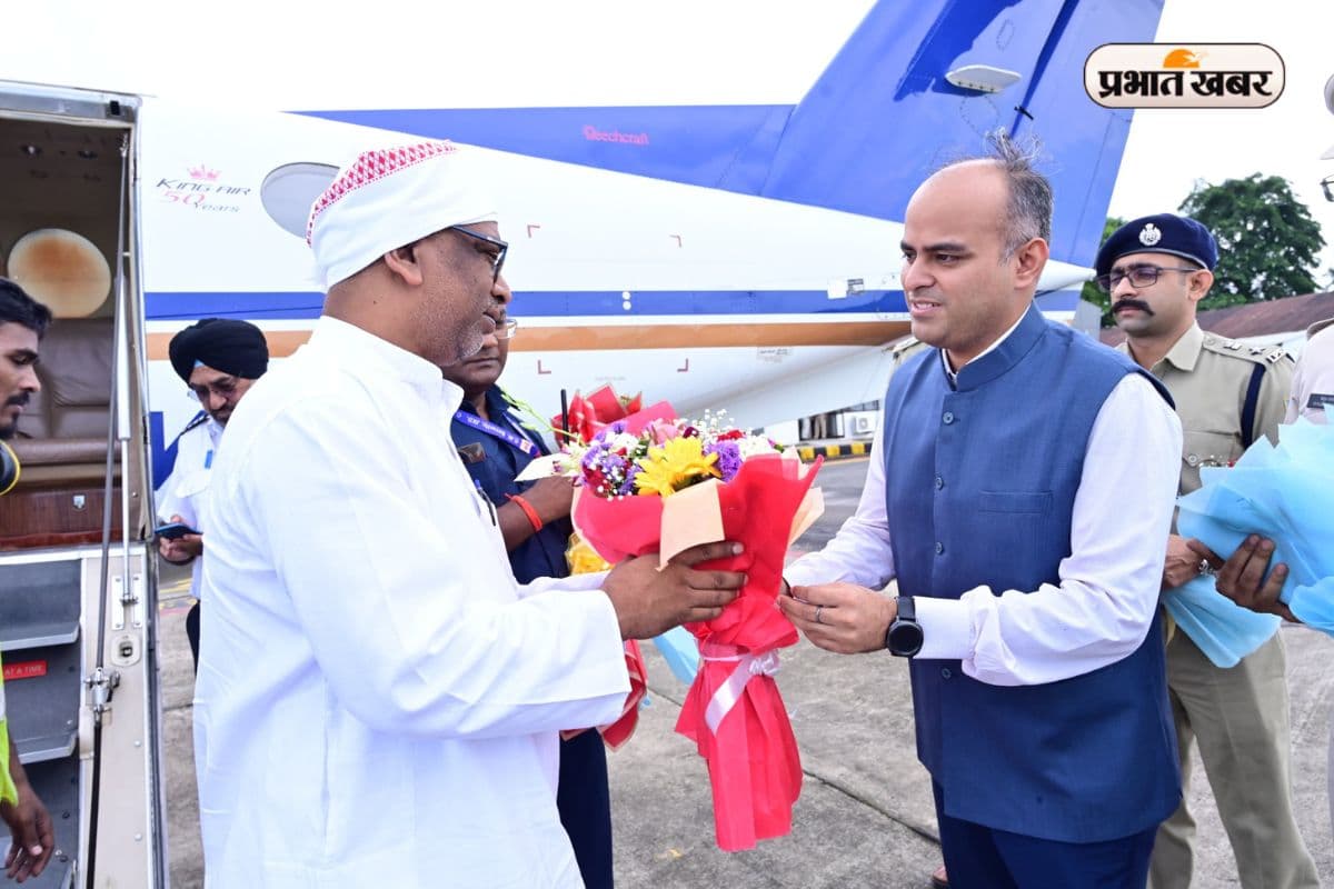 पत्नी कल्पना सोरेन संग जमशेदपुर पहुंचे सीएम हेमंत सोरेन, रामदास सोरेन के परिजनों से करेंगे मुलाकात