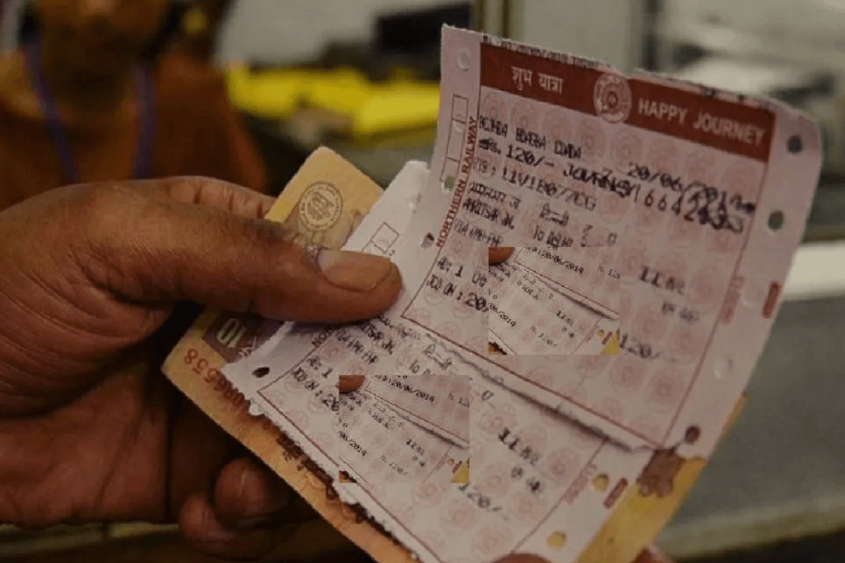 ट्रेन यात्रियों को टिकट मिलना हो गया बंद, रेल मंत्रालय ने बदला नियम? Fact Check में जानें दावों की सच्चाई