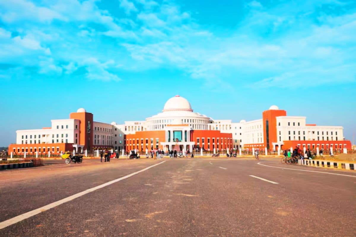 झारखंड विधानसभा में विश्वविद्यालय विधेयक पर भाजपा विधायकों का हंगामा