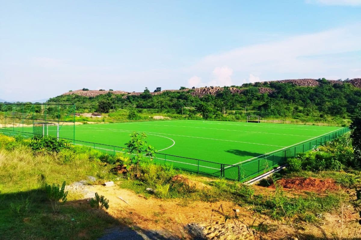 आदिवासी युवाओं के सपनों को उड़ान दे रहा बिरसा मुंडा नेशनल हॉकी अकादमी, 45 बच्चे ले रहे प्रशिक्षण