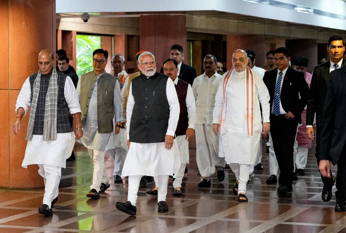 NDA Meeting : एनडीए संसदीय दल की बैठक में पीएम मोदी का  ‘हर हर महादेव’ से स्वागत