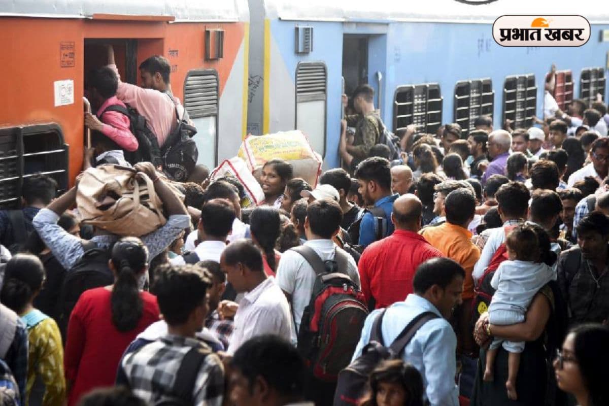 Indian Railway: त्योहारों में घर आने के लिए टिकटों की मारामारी, बुकिंग शुरू होते ही फुल हो रही सीट