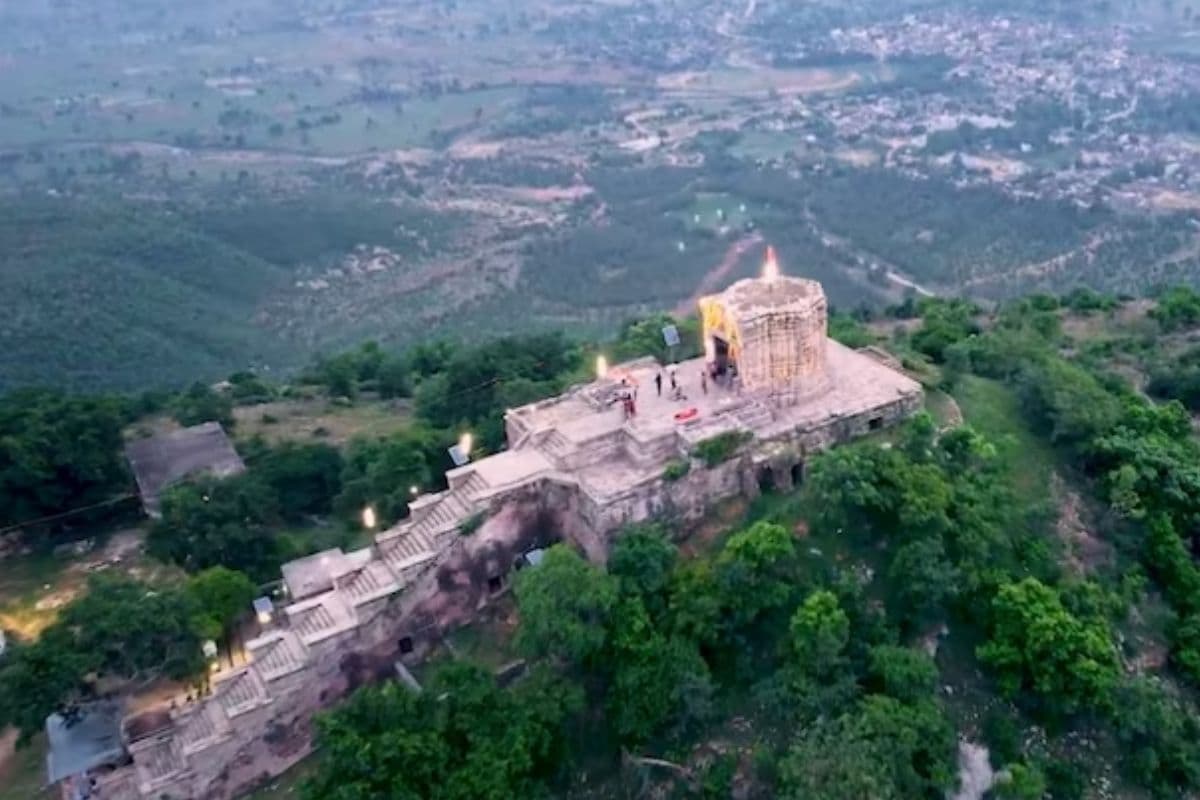 Tourist Place In Bihar: बिहार में बादलों के बीच बसा है ये 7वीं सदी का शिव मंदिर, पहाड़ी नजारा लोगों को खूब भा रहा