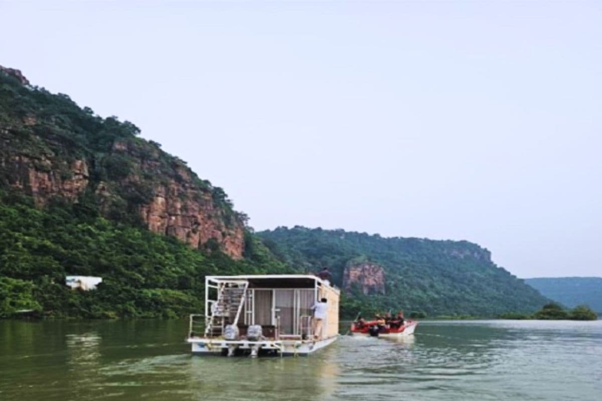 अब बिहार में कश्मीर जैसा अनुभव! इस जलाशय में शुरू हुआ बोट हाउस, मिलेंगी थ्री-स्टार होटल जैसी सुविधाएं