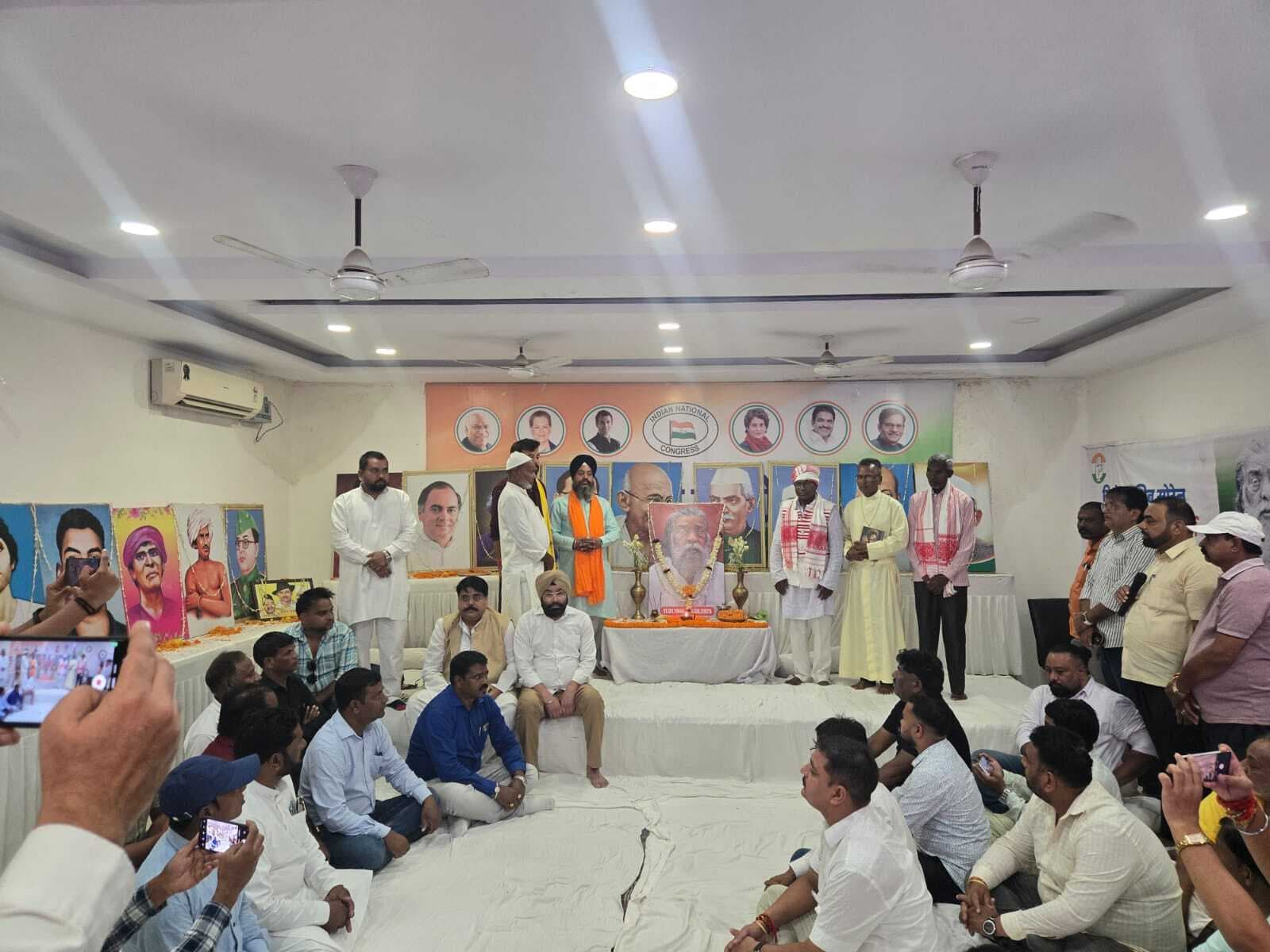 Ranchi news : कांग्रेस भवन में सर्वधर्म प्रार्थना सभा, शिबू सोरेन को दी श्रद्धांजलि