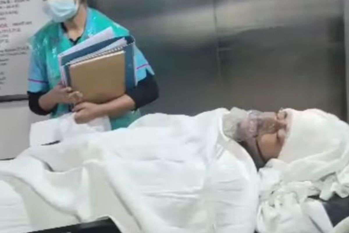 Law Student Attacked : लॉ के छात्र का पेट फाड़ा और उंगलियां काटी, आंत को कपड़े से बांधकर अस्पताल ले गए परिजन