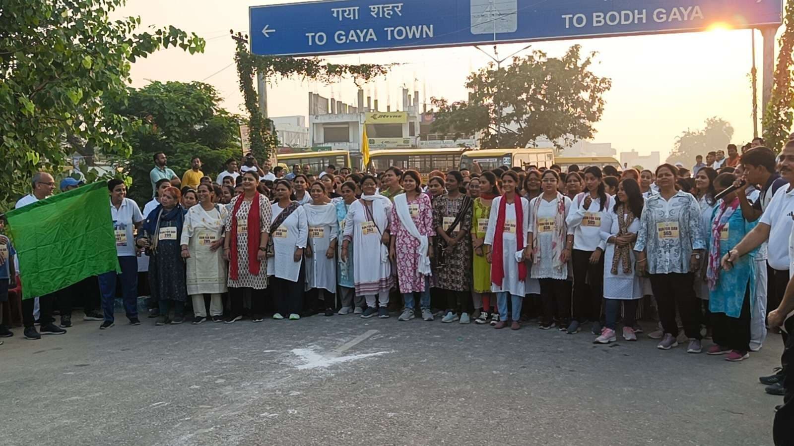 स्कूलों के बच्चों व शिक्षकों ने लगायी दौड़