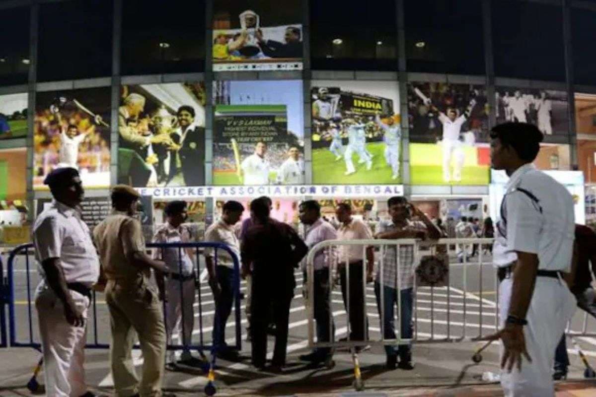 IND vs SA टेस्ट सीरीज से पहले ईडन गार्डन्स के पास कड़ी सुरक्षा, दिल्ली ब्लास्ट के बाद पुलिस अलर्ट