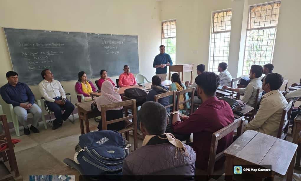 अर्थशास्त्र के क्षेत्र में उपलब्ध रोजगार के अवसरों से विद्यालयों को कराया अवगत