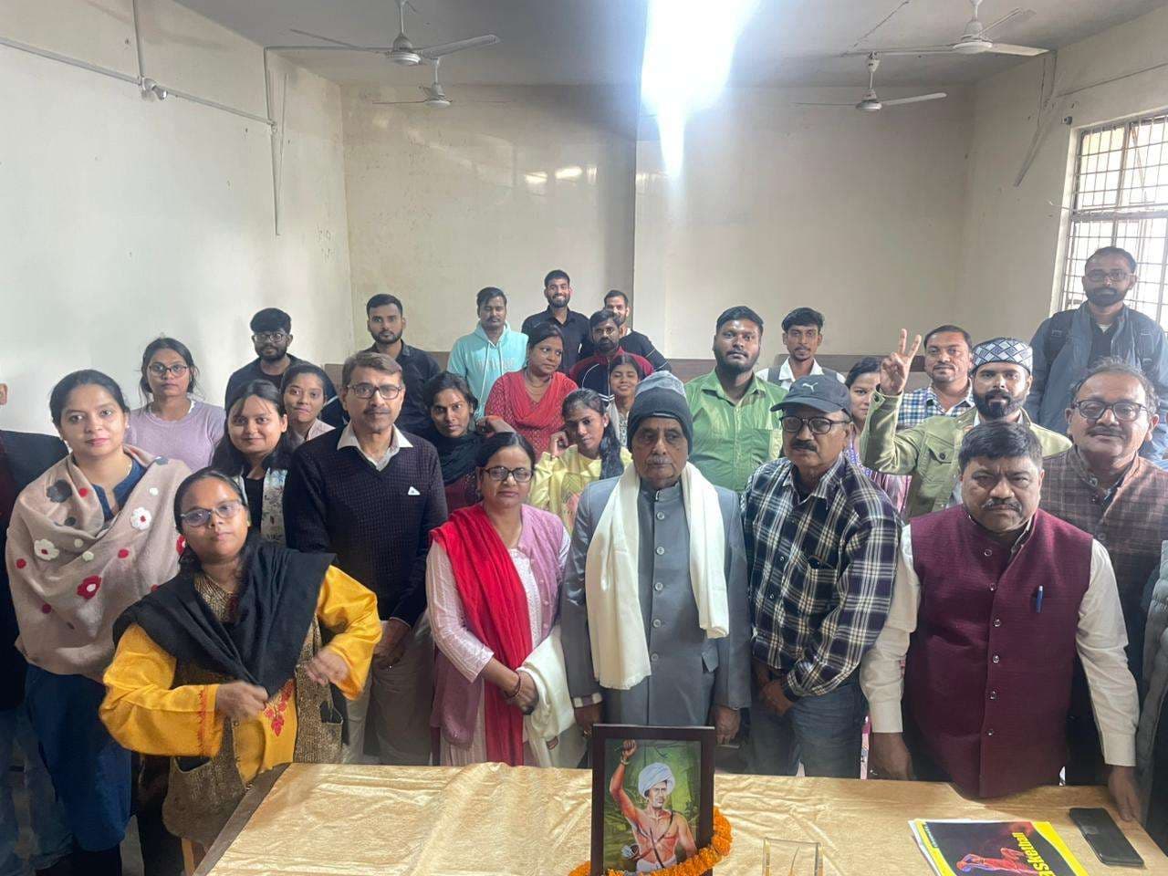 इतिहास विभाग में जनजातीय गौरव दिवस का किया आयोजन