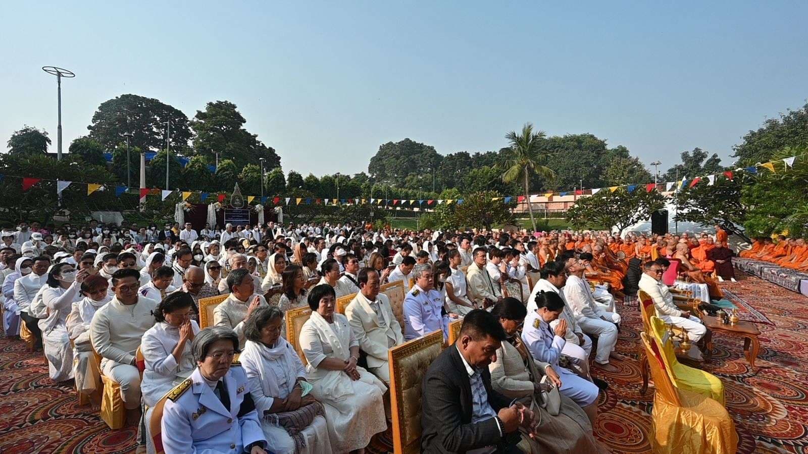 महाबोधि मंदिर के स्वर्ण शिखर को किया गया चकाचक