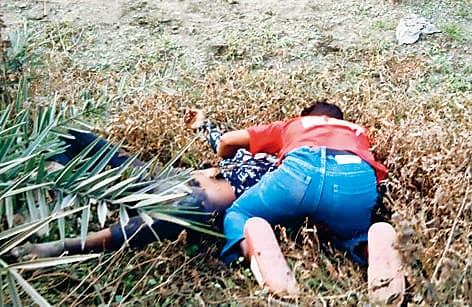 Gaya News : नशे में धुत बाइक सवार ने खड़ी कार में मारी टक्कर, दो युवक घायल