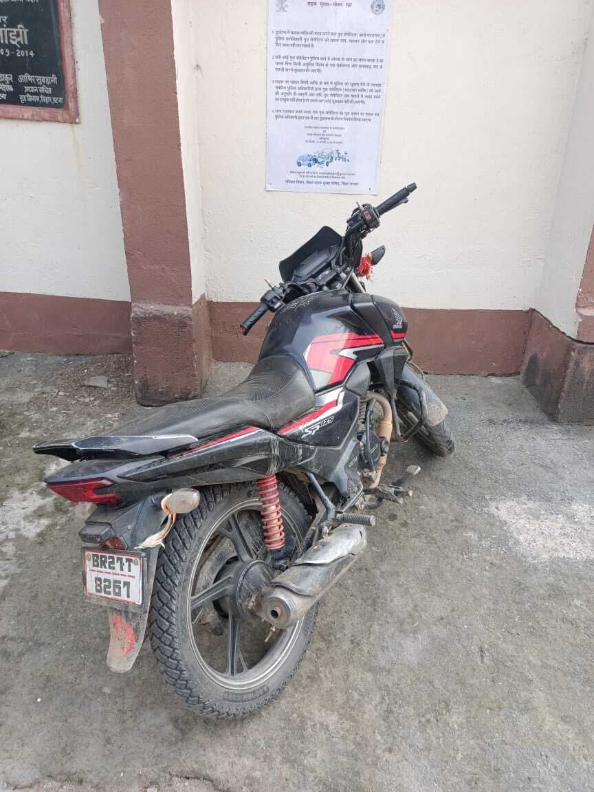 260 लीटर महुआ शराब के साथ बाइक जब्त, धंधेबाज फरार