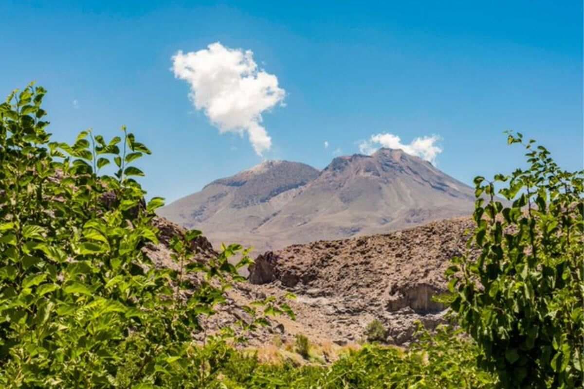 7 लाख साल पुराना ज्वालामुखी फटने को बेताब, इस मुस्लिम देश में मंडरा रहा विनाश का बड़ा खतरा!