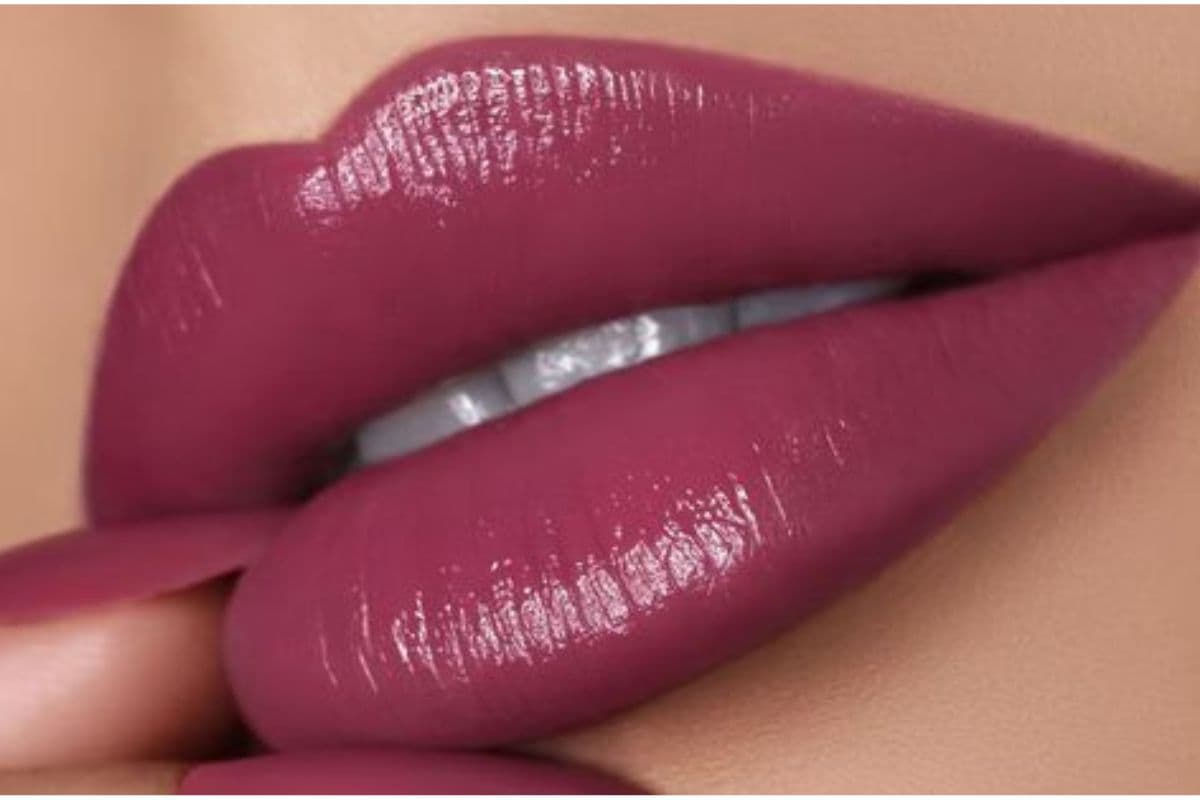 Latest Lipstick Shades 2025: हर स्किन टोन पर जचेंगे ये 5 लिपस्टिक शेड्स,देखें लेटेस्ट ट्रेंड