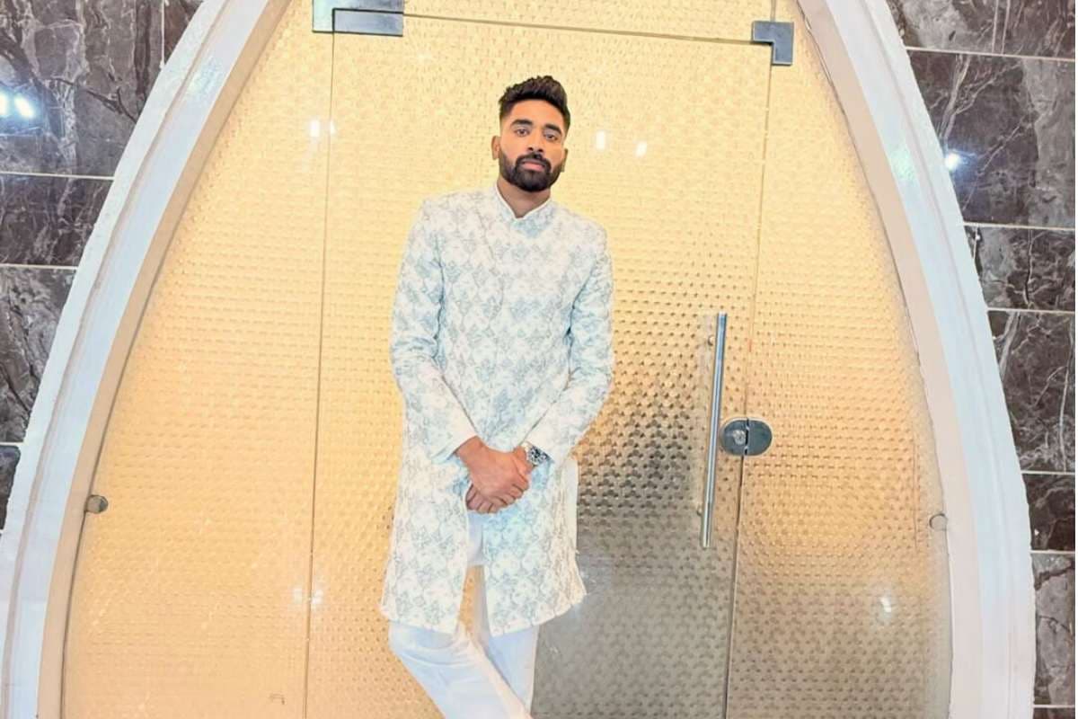 शेरवानी में दिखा मोहम्मद सिराज का नया लुक, दोस्त की शादी की तस्वीरें हुई वायरल, देखें मिंया भाई का जलवा