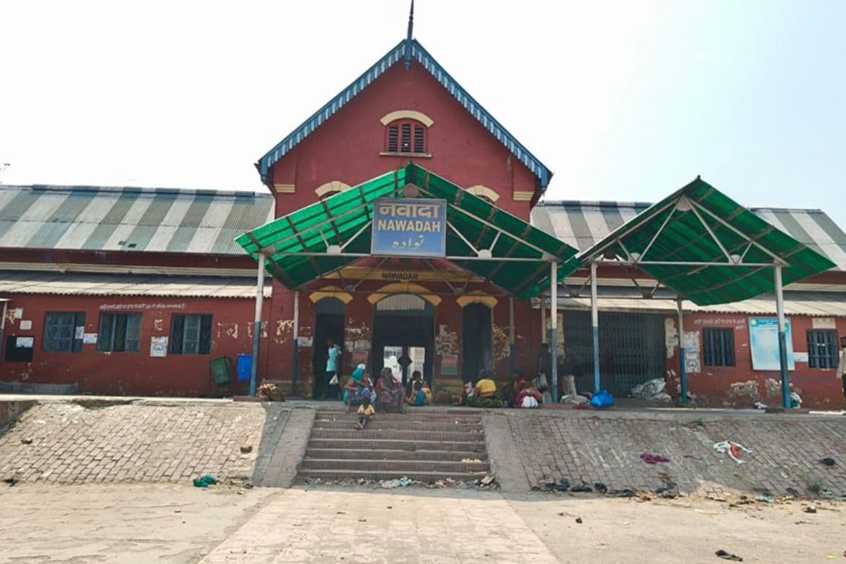 1879 में अंग्रेजों के दौर में बना नवादा का पुराना रेलवे स्टेशन हुआ जमींदोज, इतिहास बन गई 145 साल की यादें