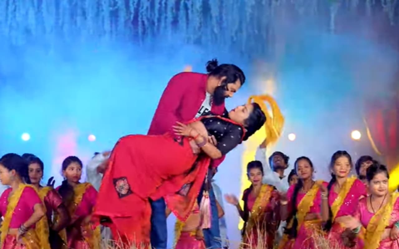 Samar Singh New Bhojpuri Song: रिलीज होते ही छाया समर सिंह का नया गाना 'अलम दे दा बहिया में', रोमांटिक अंदाज में दिखी हिमांशी सिंह