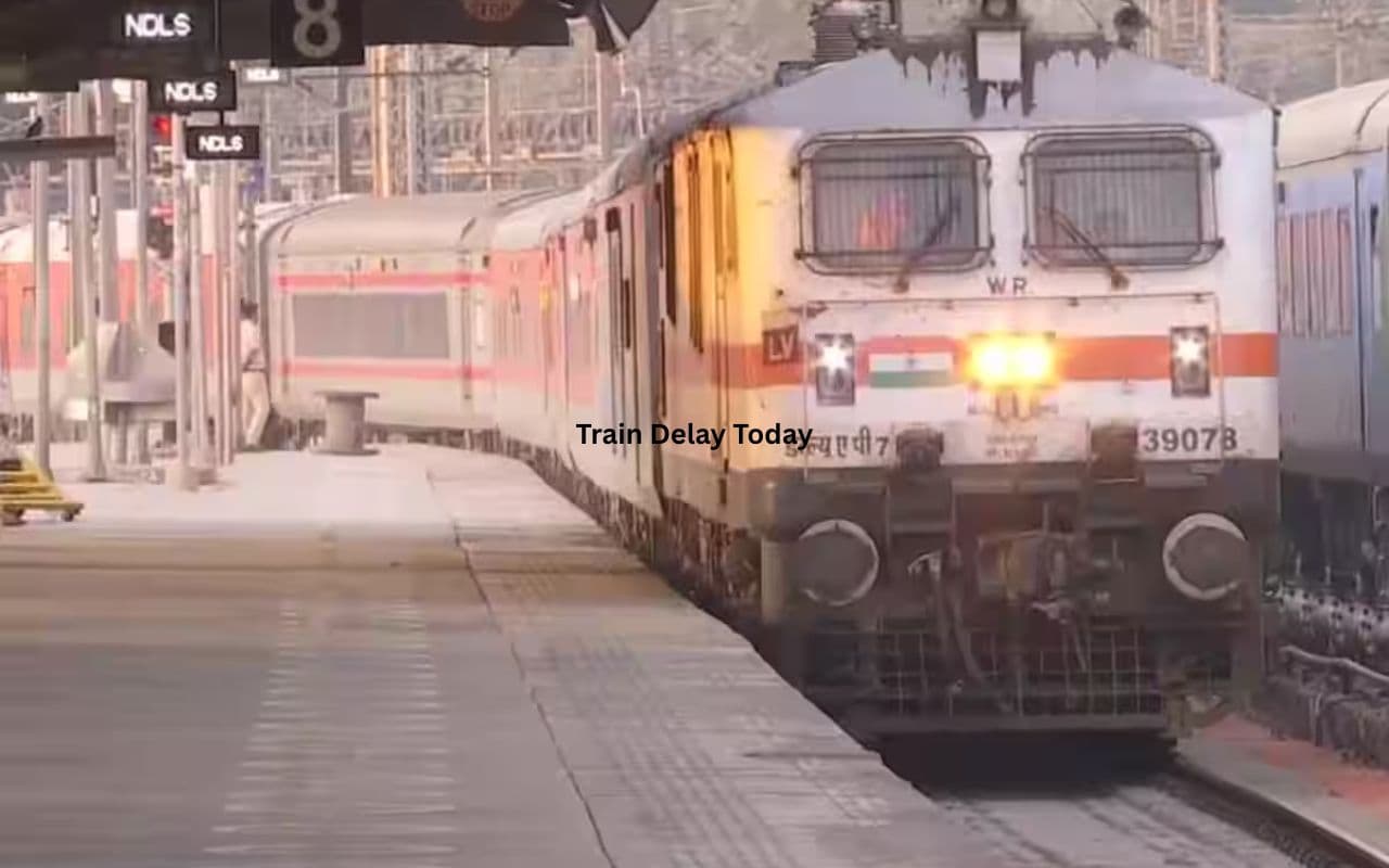 Train Delay Today: रेलवे पर कोहरे की मार, 100 से अधिक ट्रेनें लेट, तेजस और हमसफर एक्सप्रेस प्रभावित