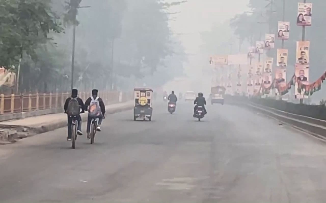 UP Cold Wave Alert: यूपी में कोहरे और शीतलहर का कहर, 23 शहरों में रेड अलर्ट
