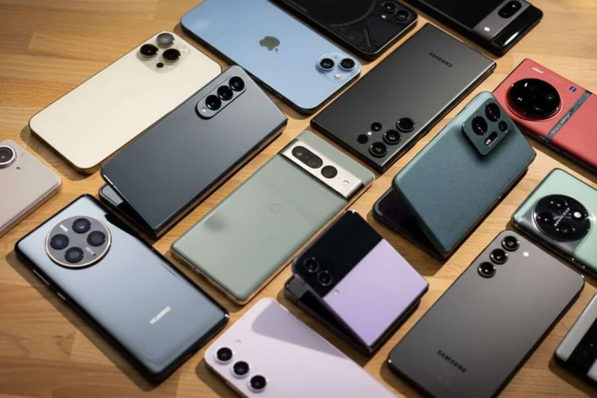 Year Ender 2025: इस साल स्मार्टफोन की दुनिया में हुए 5 बड़े बदलाव, क्या 2026 में भी बरकरार रहेगा ये ट्रेंड?