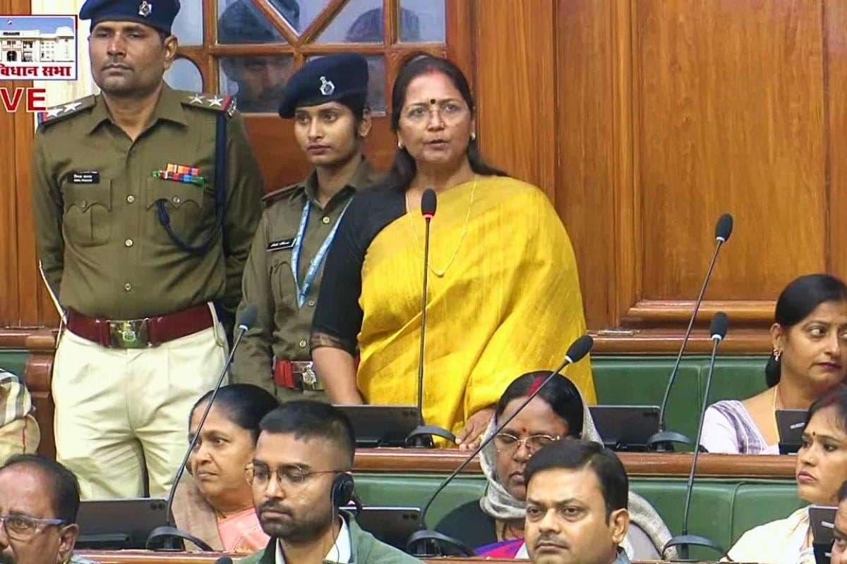 Bihar Politics: सदन के अंदर एक ही फ्रेम में दिखा तीन दलों का 'परिवारवाद', पिता आगे, मां पीछे, बगल में बैठी समधन