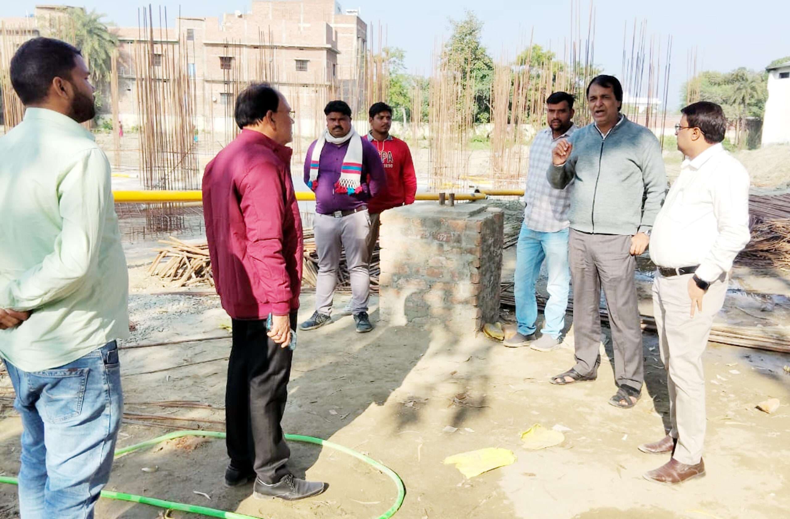 सदर एसडीओ पहुंचे बरौली, प्रखंड व फ्रंट कार्यालय का किया निरीक्षण