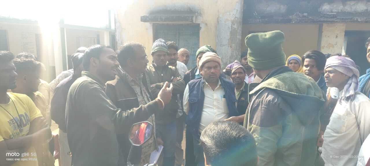 Giridih News :सहायक शिक्षक के परिवार ने ग्रामीण को पीटा, इंकार