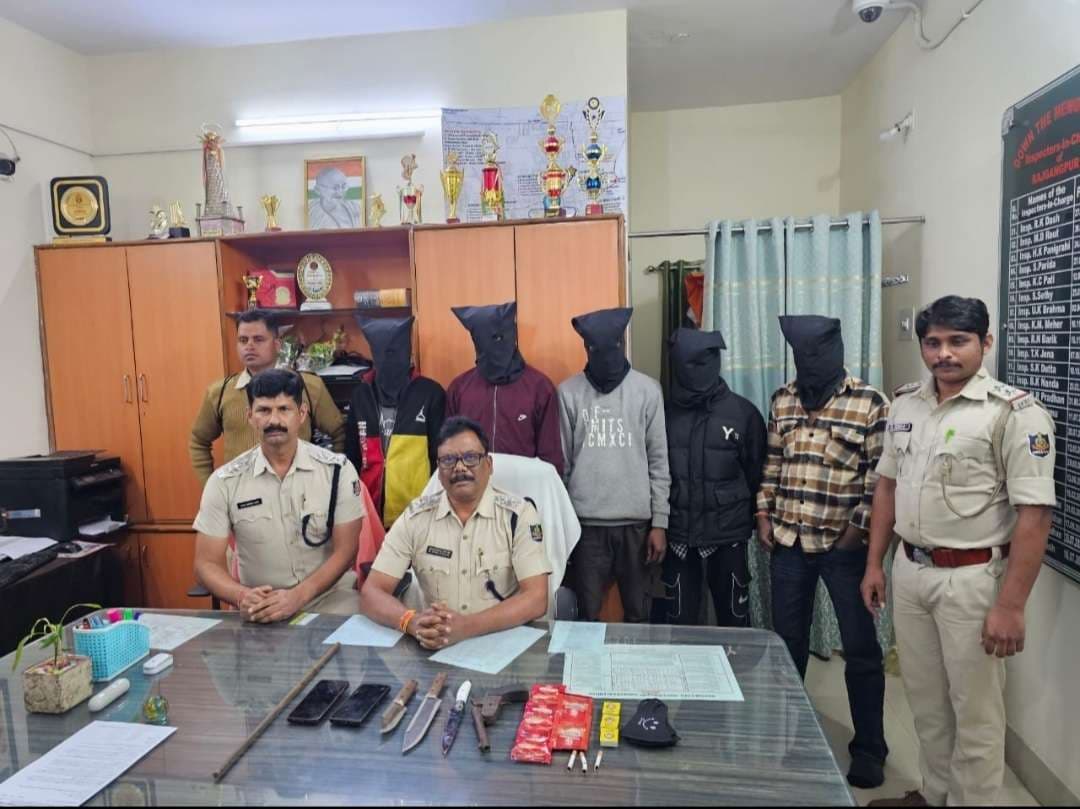 Rourkela News: पेट्रोल पंप पर डकैती की योजना बना रहे पांच गिरफ्तार, हथियार बरामद