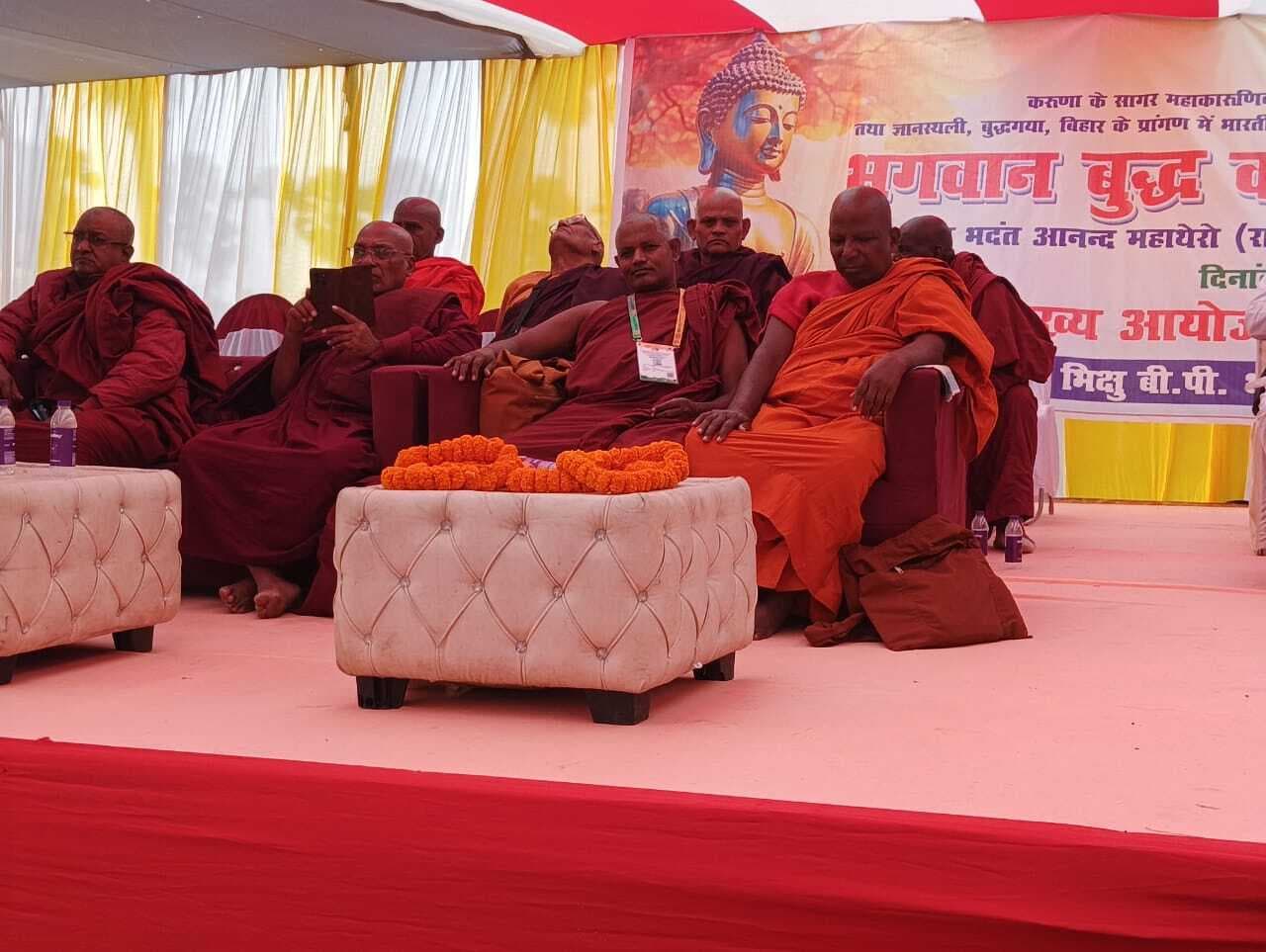 ढूंगेश्वरी में बुद्ध प्रतिमा का किया अनावरण