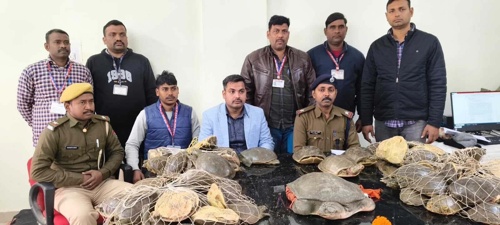 नेताजी एक्सप्रेस से 38 लाख रुपये के 76 जीवित कछुए बरामद