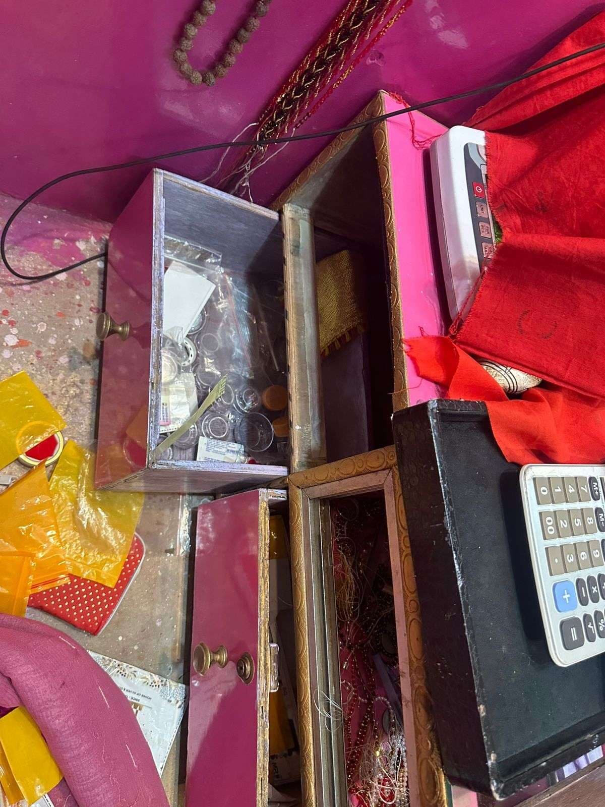 ज्वेलरी दुकान से डेढ़ लाख के जेवर और नकदी की चोरी