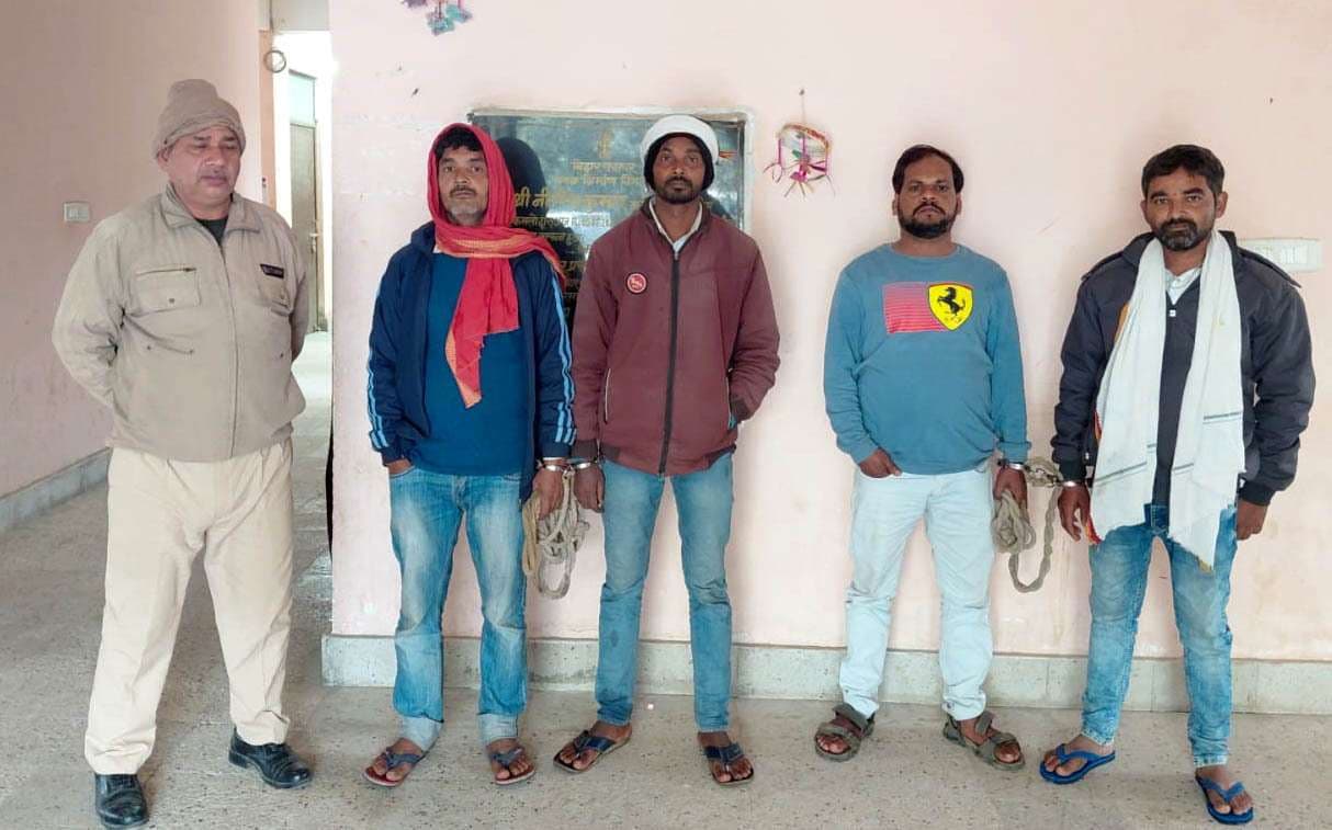 शराब के साथ दो तस्कर व दो पियक्कड़ गिरफ्तार