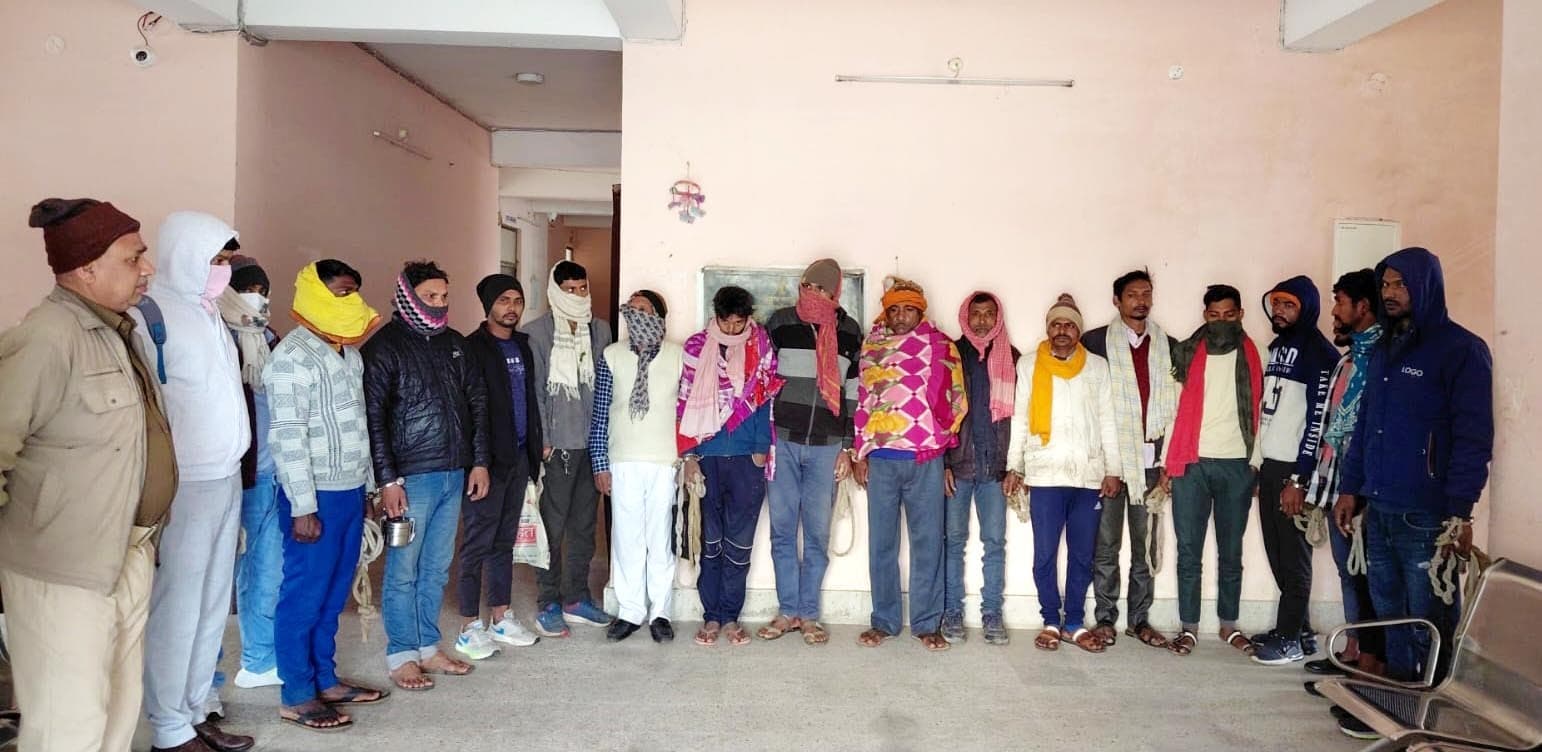 शराब के साथ एक तस्कर व 17 पियक्कड़ गिरफ्तार