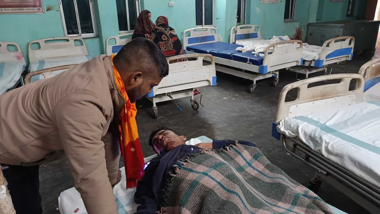 स्कॉर्पियो की ठोकर से बाइक सवार जख्मी