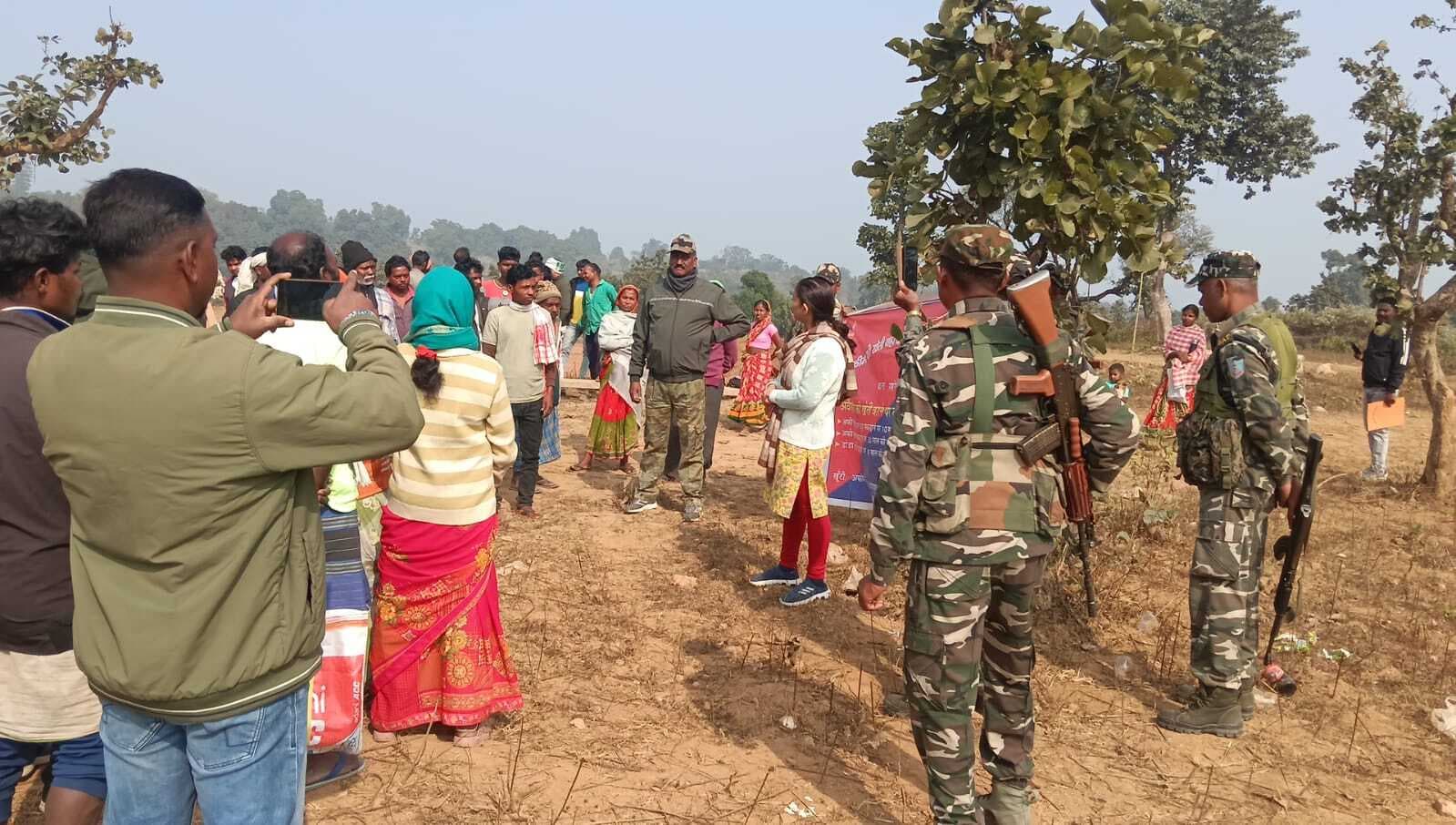 ग्रामीणों को अफीम की खेती के विरुद्ध किया जागरूक