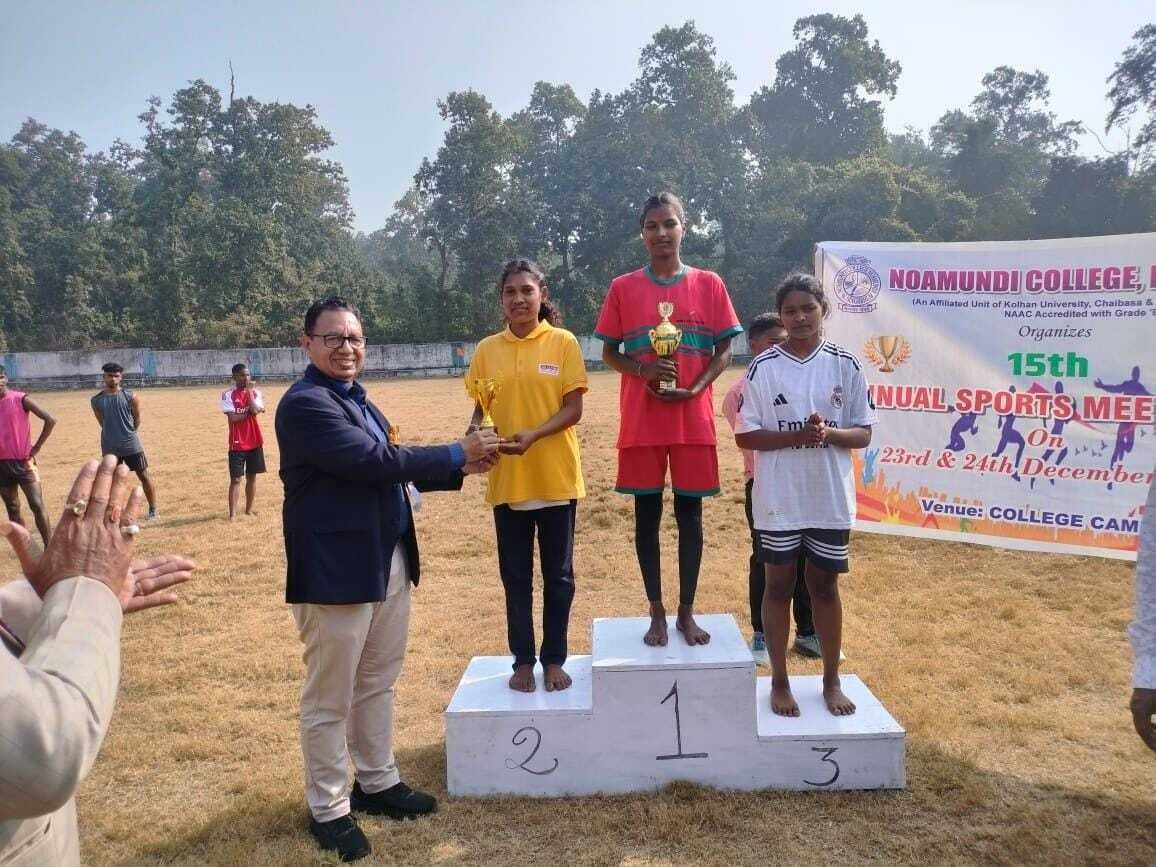 Chaibasa News : खेल से अनुशासन, नेतृत्व क्षमता व टीम भावना आती है : अवनीश कुमार