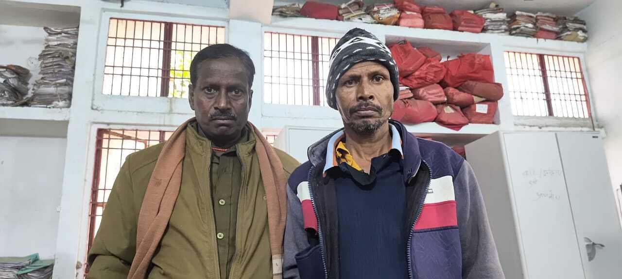 पान की गुमटी से शराब के साथ धंधेबाज गिरफ्तार