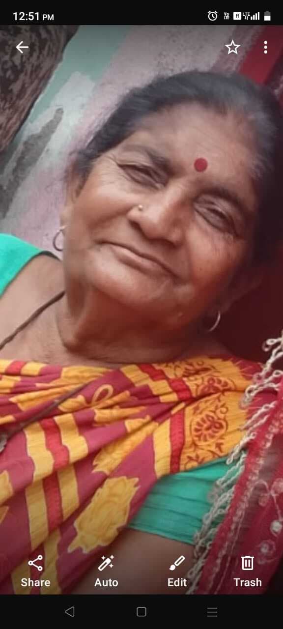 मंदिर में माला फूल बेचने जा रही महिला की सड़क हादसे में हुई मौत, पिकअप जब्त