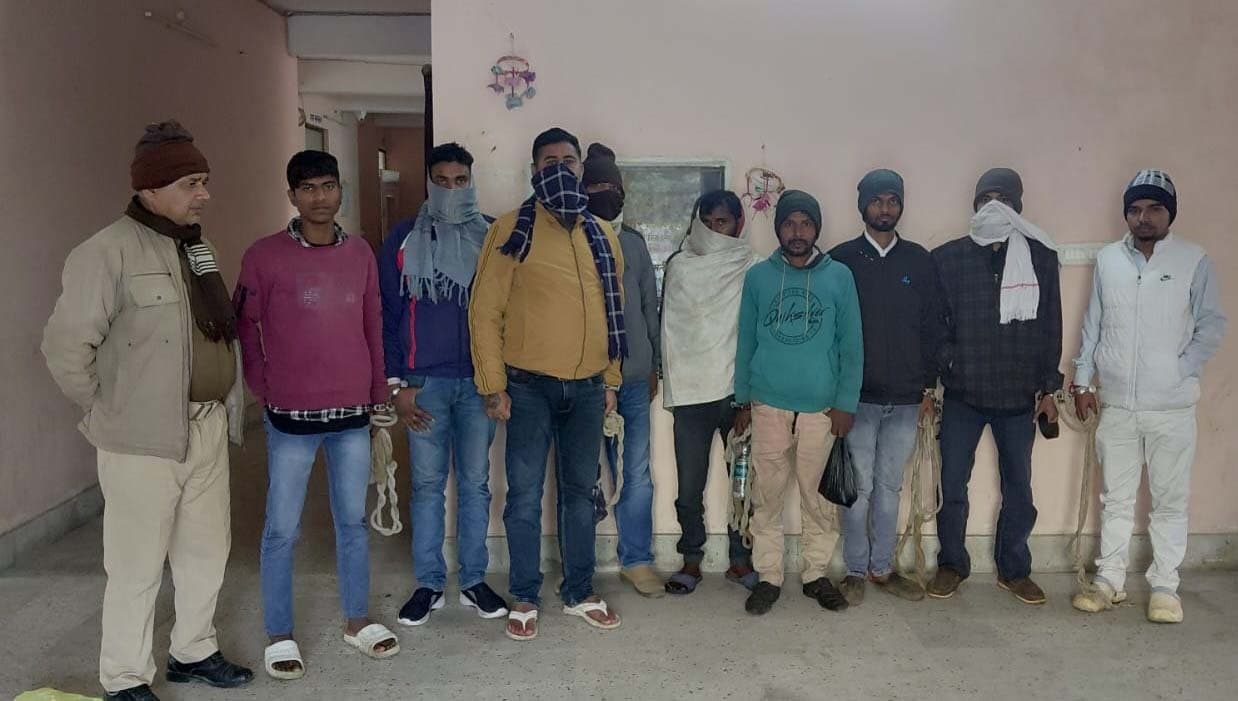 शराब के साथ दो तस्कर व सात शराबी गिरफ्तार, बाइक भी बरामद