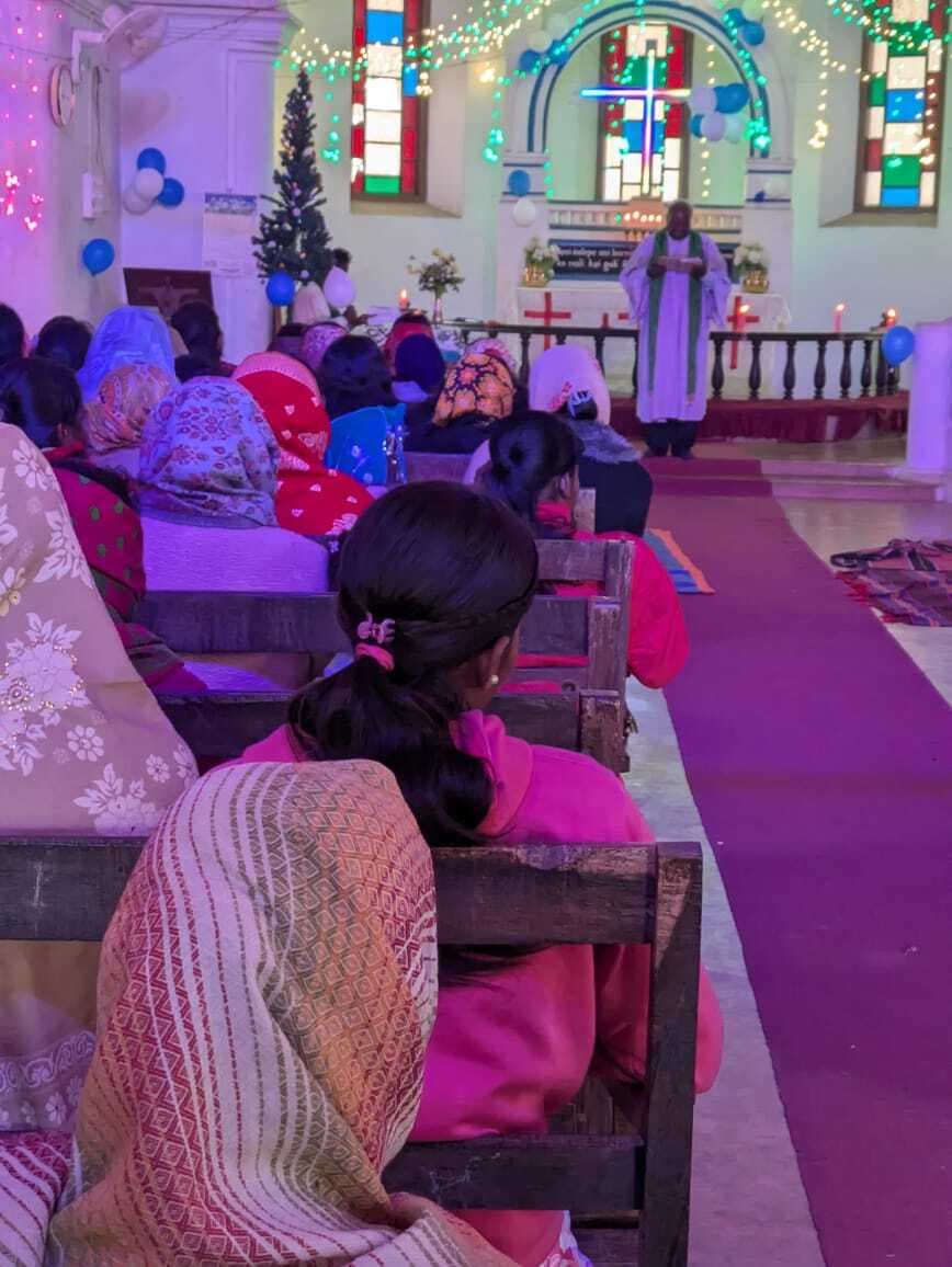 कैराबनी मिशन गिरजाघर में उल्लास के साथ मना क्रिसमस